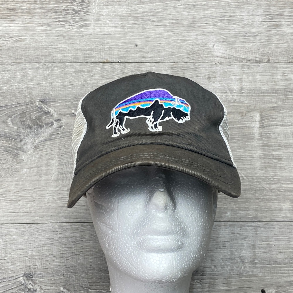 Patagonia Hat Trucker Fitz Roy Buffalo Mens OSFA Gray White Cotton Mesh Snapback